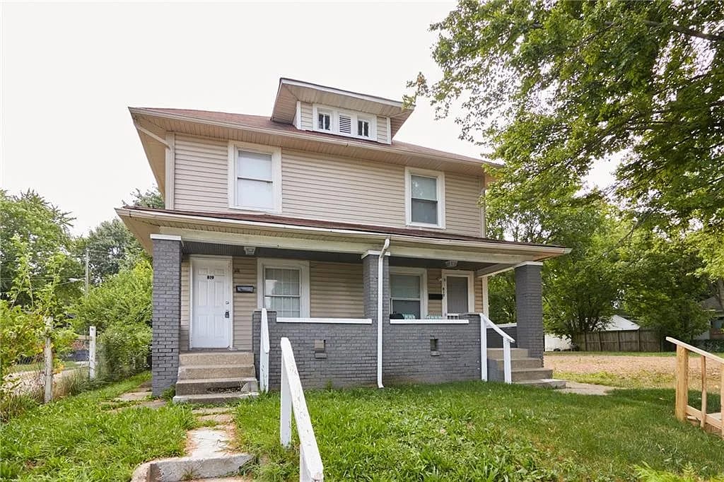 817-819 Dearborn Street, two bed per side duplex, exterior photo