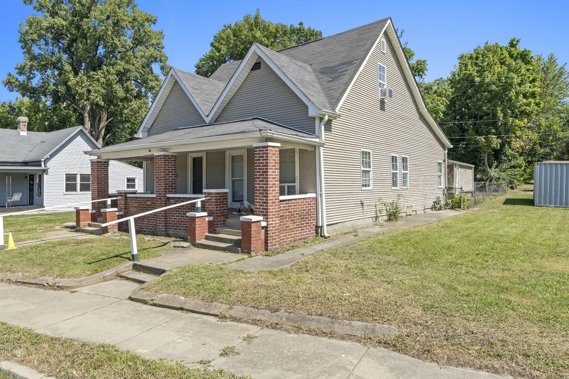🔑 The Play, from Roots Deal Sheet: Off-Market Steals: 3 Deals, 2 Lots, 1 Market You Shouldn’t Miss