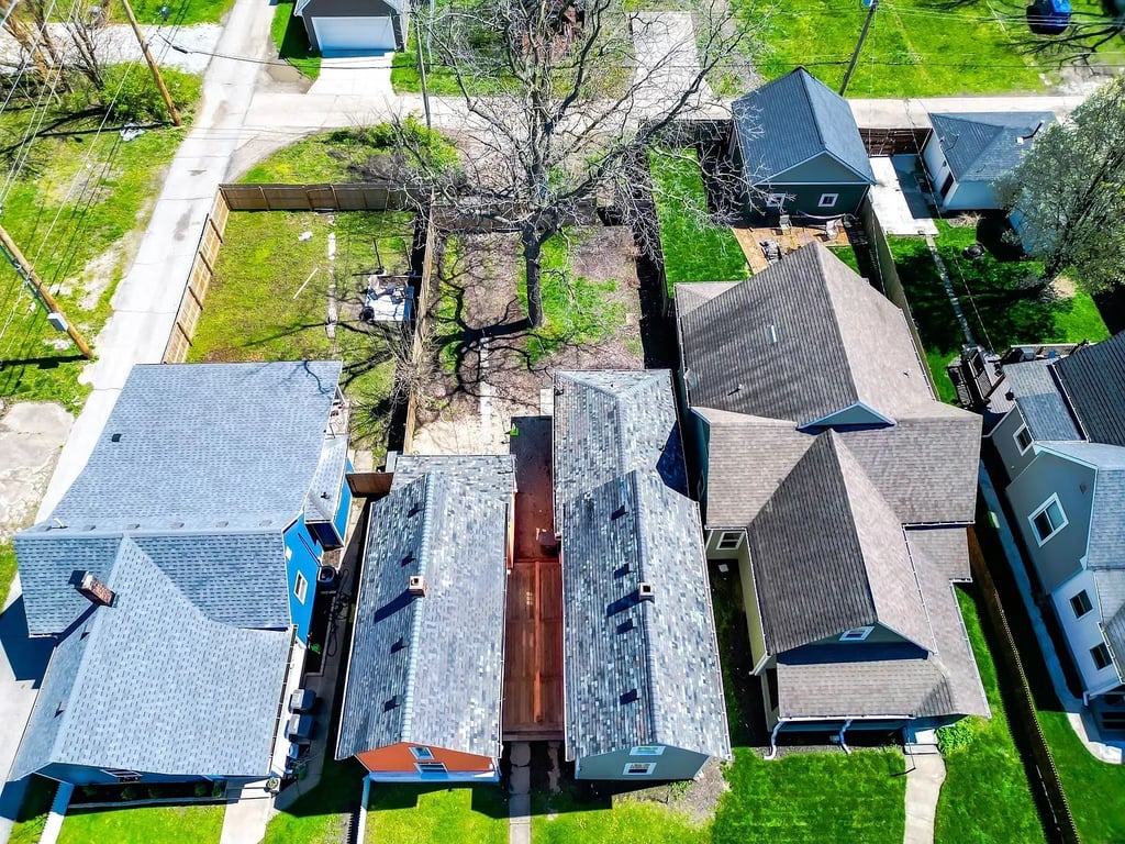 1119 (Orange House) — 2BR / 2BA · 914 sqft
