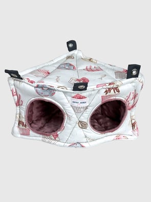 Трикутна Хатинка