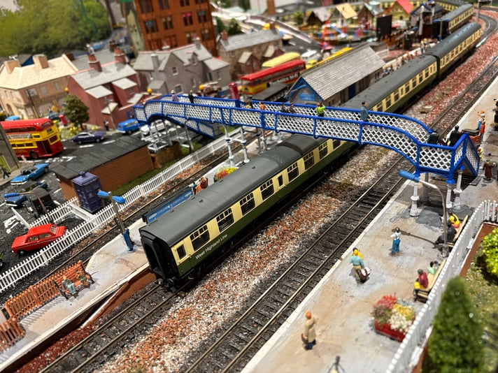A3432BF2-7F5F-4C3B-9E32-231FBEFC14A3