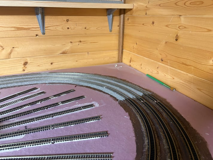 Continued work on ballasting Roundhouse curve. Day 6 of scenery