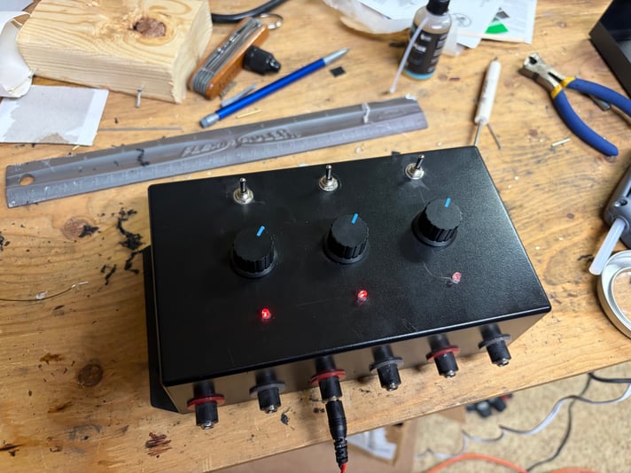 Added LEDs to indicate power for the individual throttles