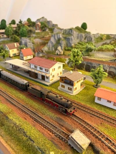 DC43FB28-9827-41F6-81D9-7733B616E6A1