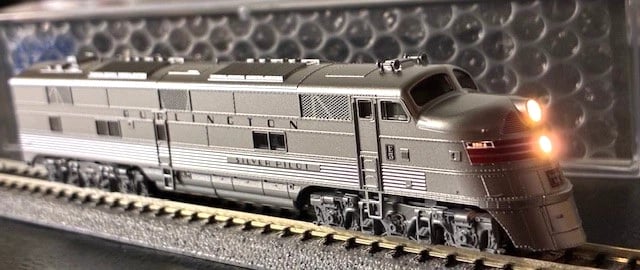 Kato EMD E5A CB&Q Silver Speed Zephyr_911A_2