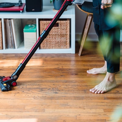 Robot Vacuum vs Cordless Vacuum for Small Homes