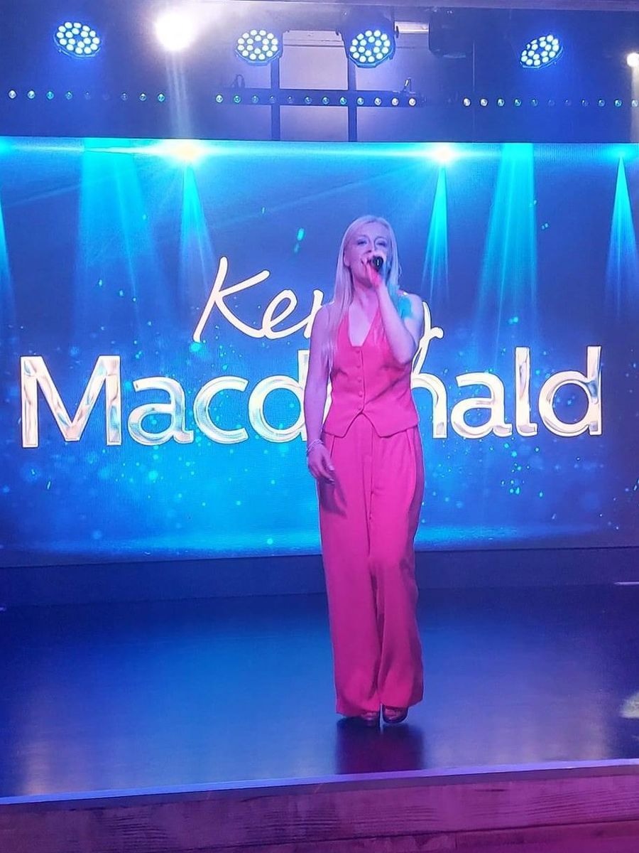Kerry MacDonald Vocalist image