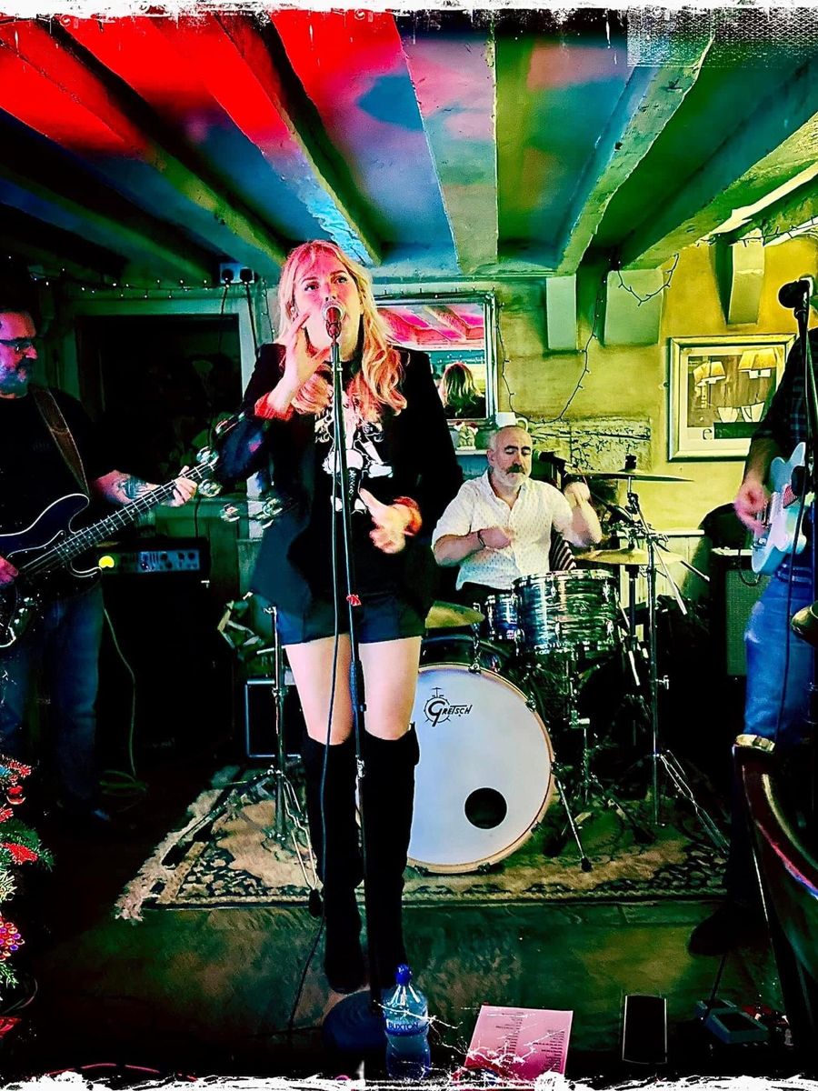 Steeling Scarlett image