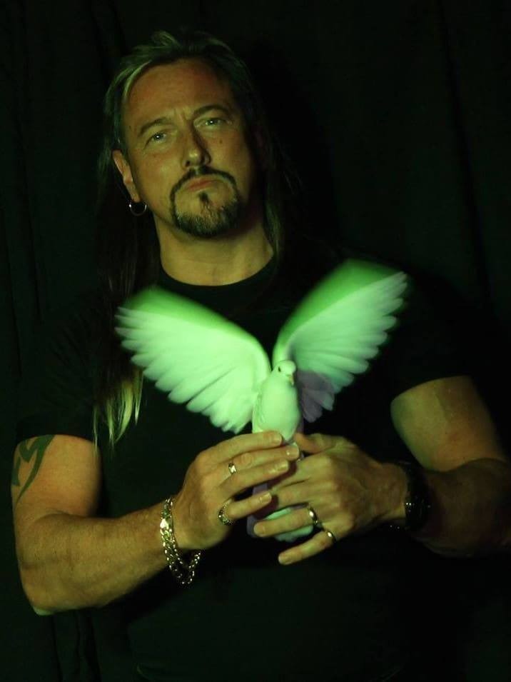 Garry Seagraves image