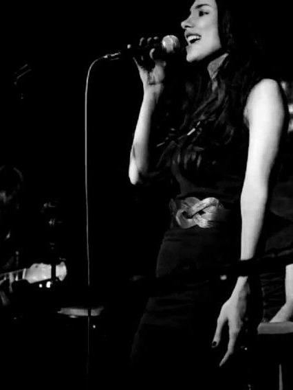 Lucy Layton Live image