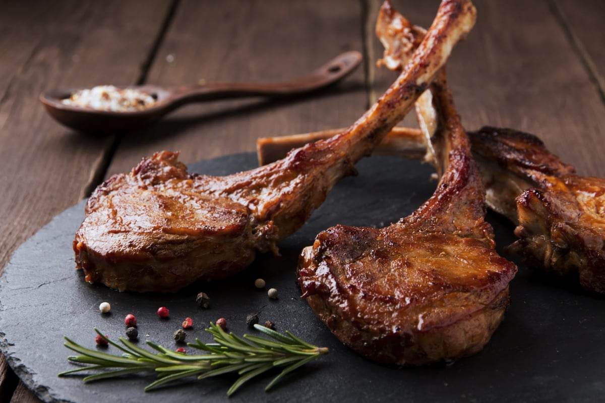 Rosemary-Garlic Lamb Chops with Infused Balsamic Reduction