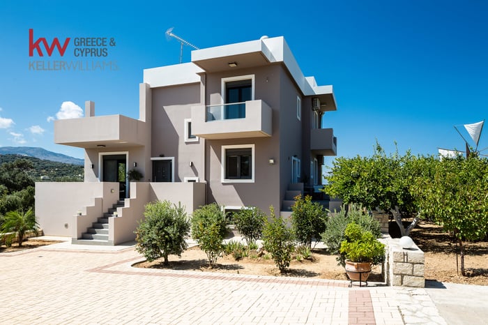 Villa — Arkadi, Adele