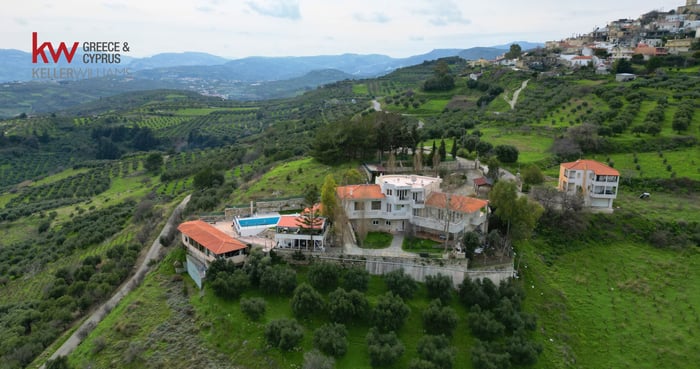 Residential complex — Gorgolaini, Agios Mironas