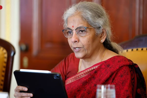 ট্যাক্স না বাড়িয়েও কলকাতায় পরিষেবার জোয়ার কি মধ্যবিত্তের পকেটে স্বস্তি আনবে