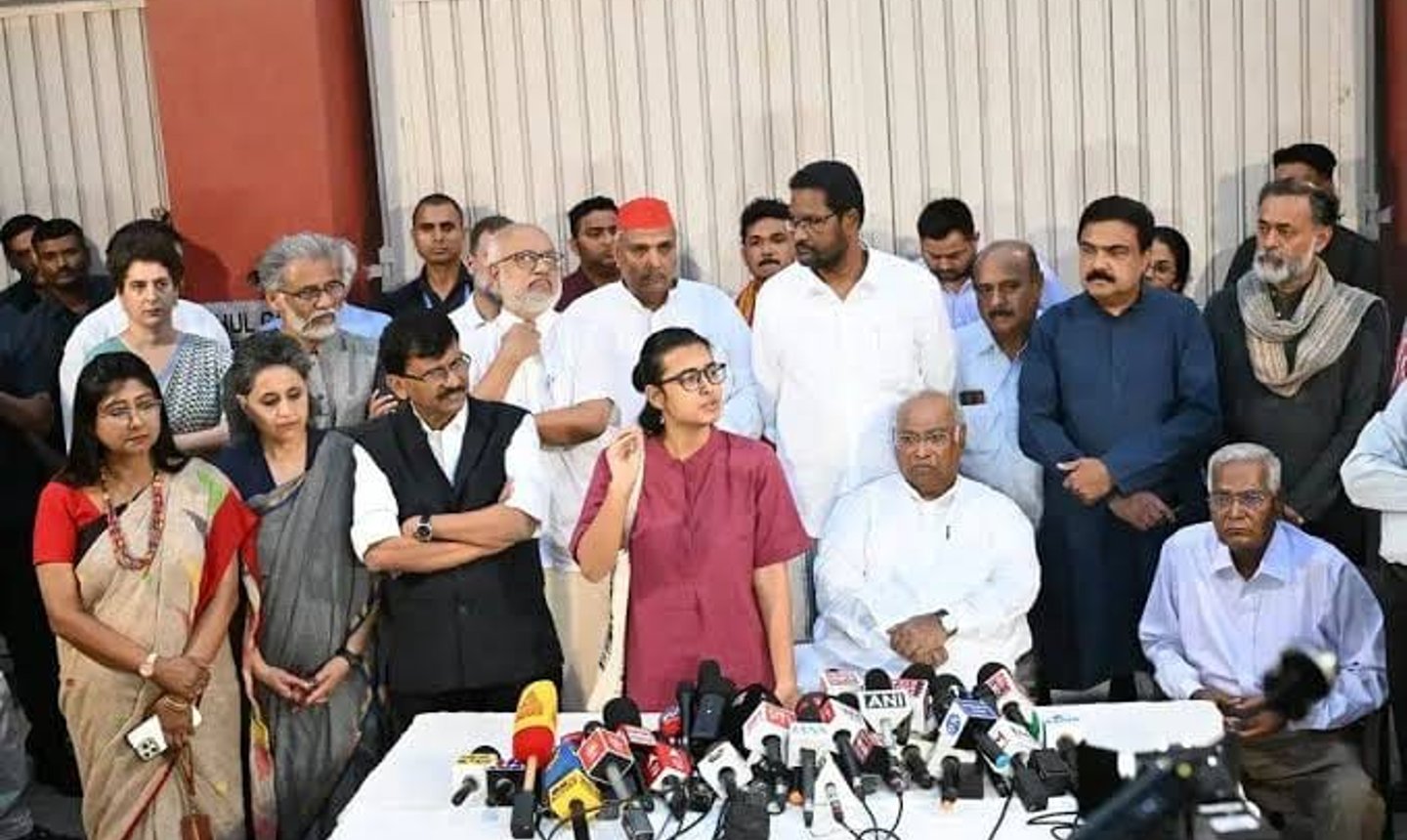 জ্ঞানেশ বিরোধী আন্দোলন: তারুণ্য যা শেখালো ইন্ডিয়া জোটকে