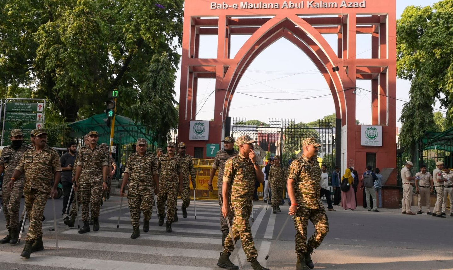 ১৩ দিন ধরে অনশনে পড়ুয়ারা, কী হচ্ছে জামিয়ায়?
