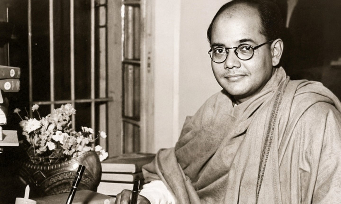 মৃত্যুর খবর ছড়িয়েছিল ব্রিটিশরা, পরদিন রেডিওতে নেতাজি বললেন, ‘আমি এখনও বেঁচে আছি’