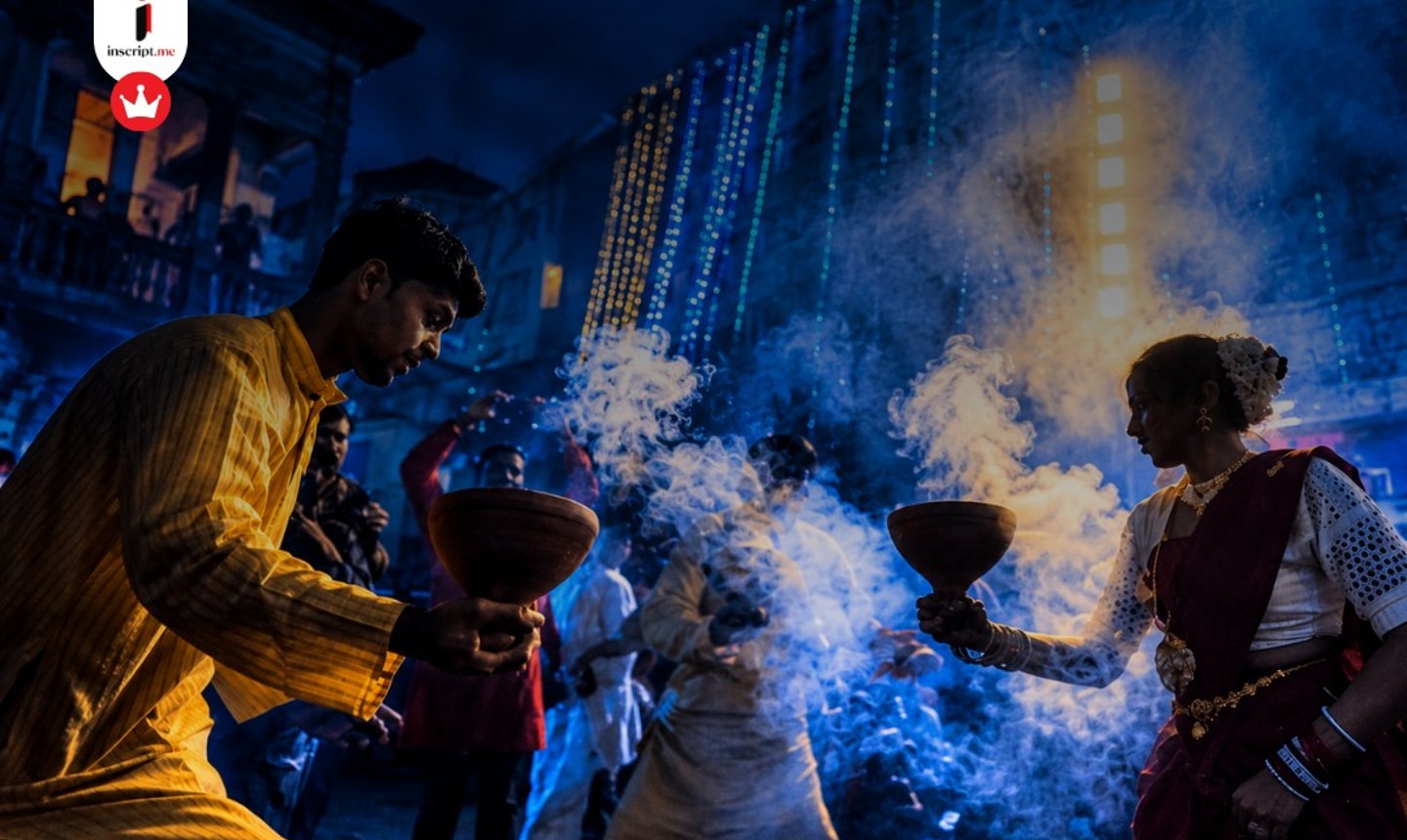 বিসর্জনের রাতে শহর নিজের উল্টো ছবি দেখে 