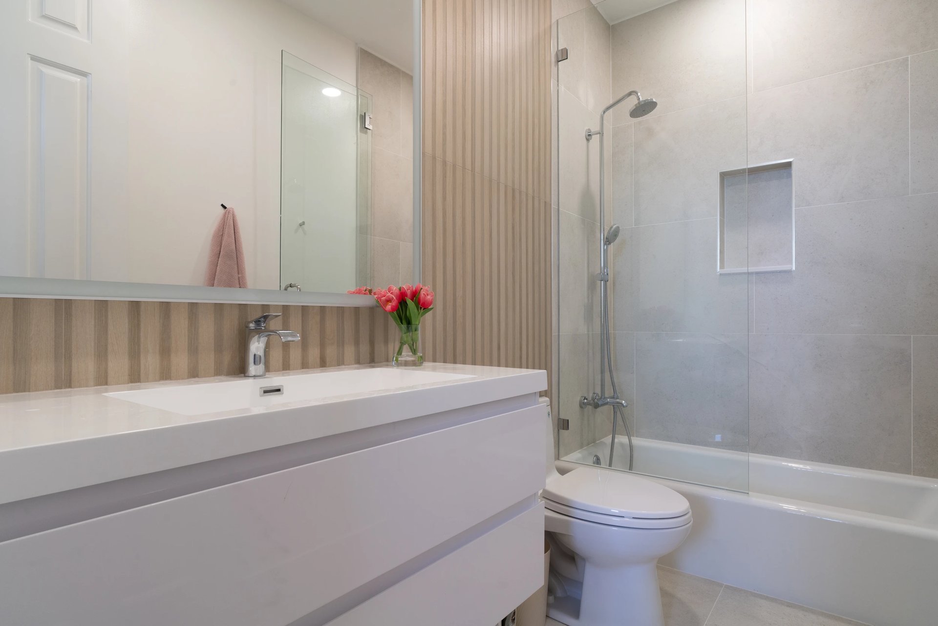 Secondary Bathroom - Overview