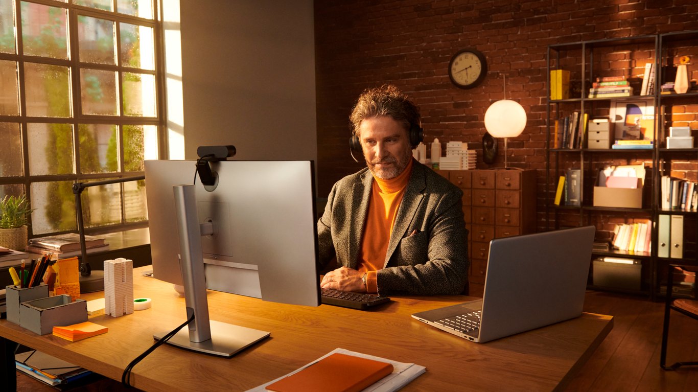 фото Веб-камера Logitech Brio 4K Pro (960-001390)