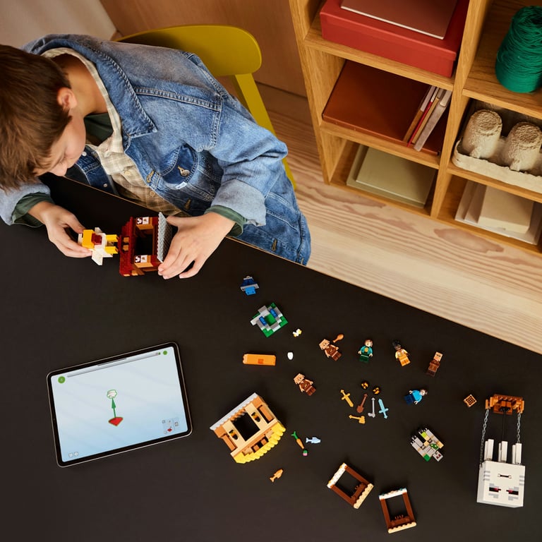 фото Блоковий конструктор LEGO Minecraft Напад на село з повітряною кулею Гаст (21273)