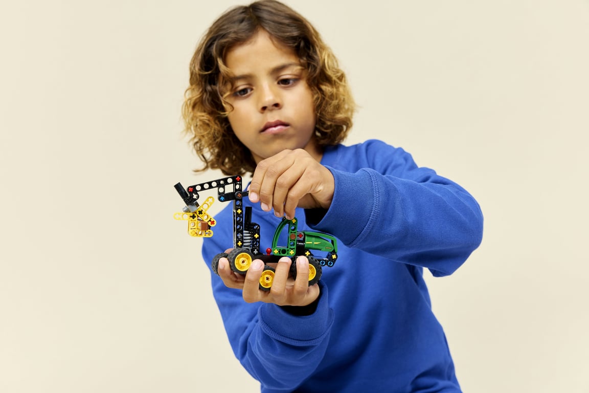 LEGO Technic Harwester kołowy John Deere 1470H