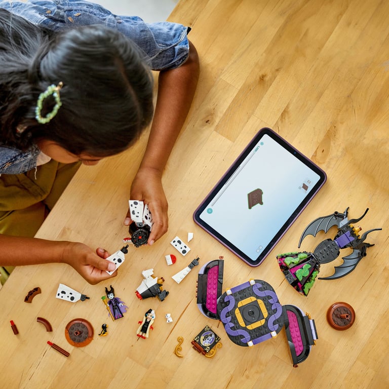 фото Блоковий конструктор LEGO Disney Сукні Малефісенти та Круели Де Віль (43262)