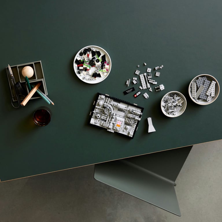 фото Блоковий конструктор LEGO Star Wars Діорама «Політ над Зіркою Смерті» (75329)