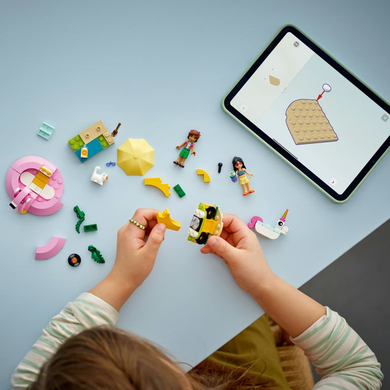 LEGO Friends Impreza na basenie z jednorożcem i flamingiem