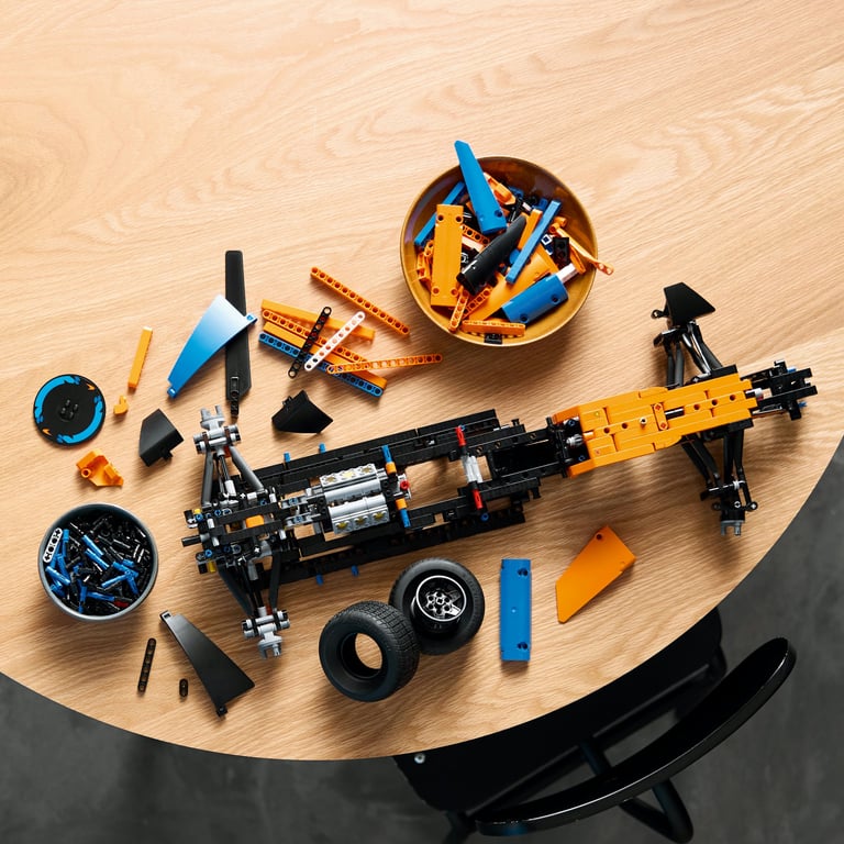 фото Авто-конструктор LEGO Technic McLaren Formula 1 (42141)