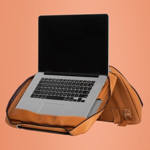 R-Go Tools R-Go Viva Laptoptasche, Vollnarbenleder, integrierter Laptopständer, Schulterriemen, 15,6 Zoll, braun