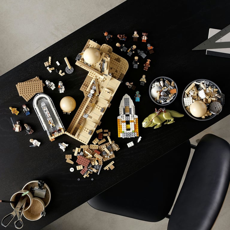 фото Блоковий конструктор LEGO Star Wars Mos Eisley Cantina (75290)