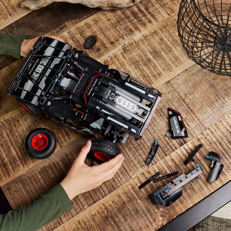 фото Авто-конструктор LEGO Technic Audi RS Q e-tron (42160)