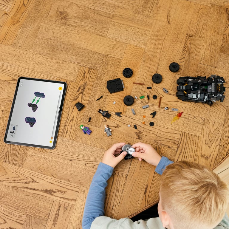 фото Блоковий конструктор LEGO DC Batman Бетмен Тумблер проти Дволикого і Джокера (76303)