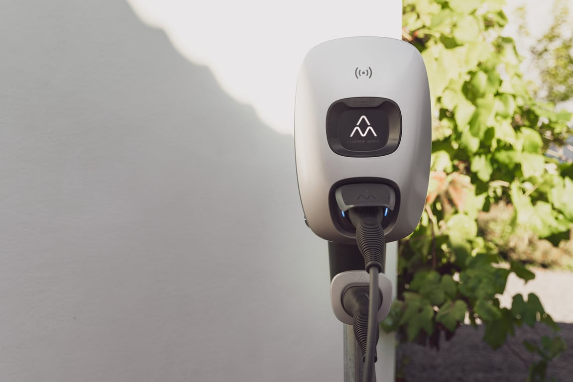Charge Amps Dawn Srebrny, Czarny Aluminium Ściana 3