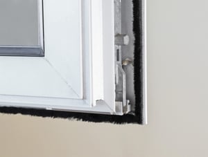 DeLOCK Szczotka na pasku samoprzylepnym 10 mm, długość 5 m, czarna
