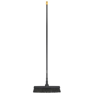 Fiskars 1025926 Besen für den Innenbereich, weiche/harte Borsten, Aluminium, schwarz