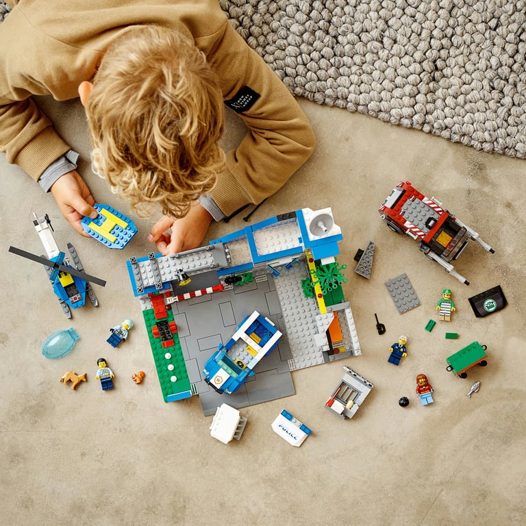 фото Блоковий конструктор LEGO City Поліцейський відділок (60316)