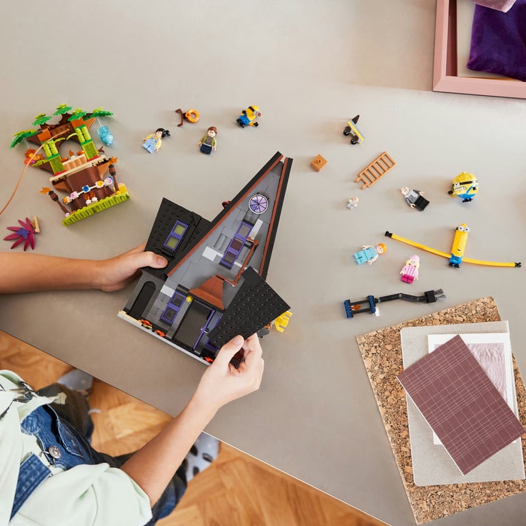 фото Блоковий конструктор LEGO Нікчемний я 4 Родинний маєток Гру й посіпак (75583)