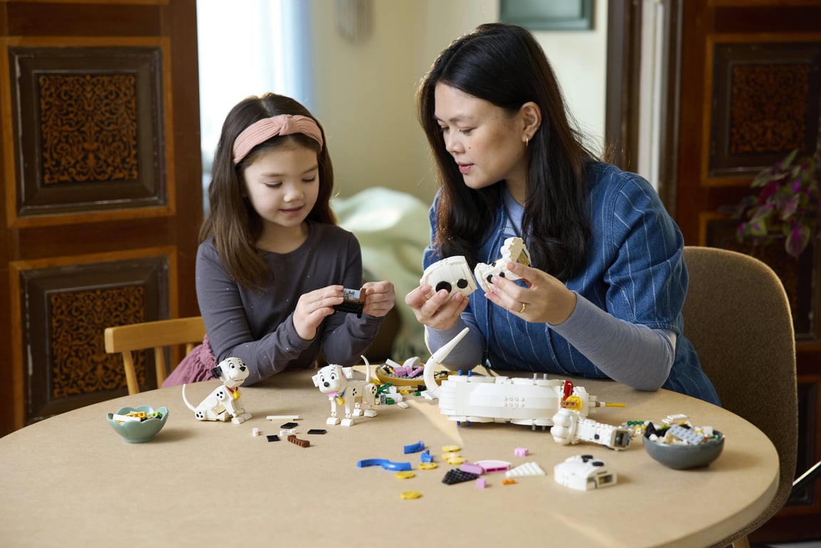 LEGO Disney 101 dalmatyńczyków — Szczeniaczki Szczęściarz i Penny
