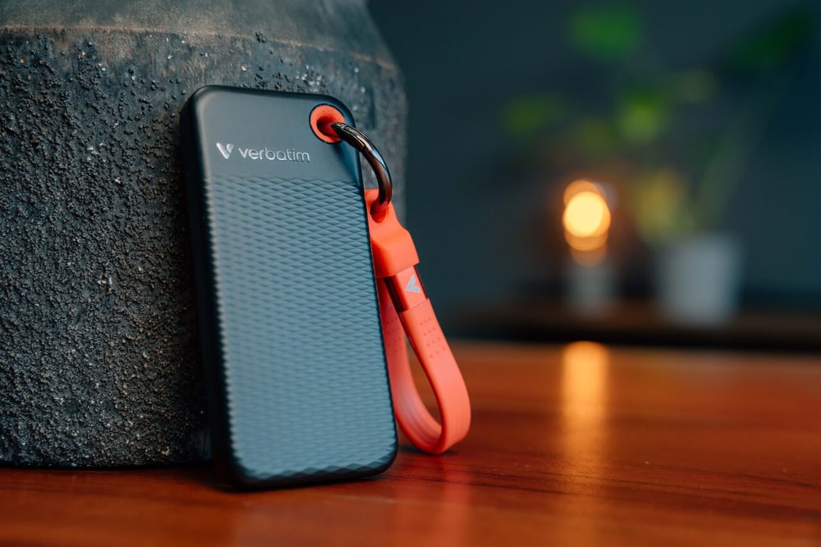 фото SSD накопитель Verbatim Pocket 512 GB Red (32284) 3