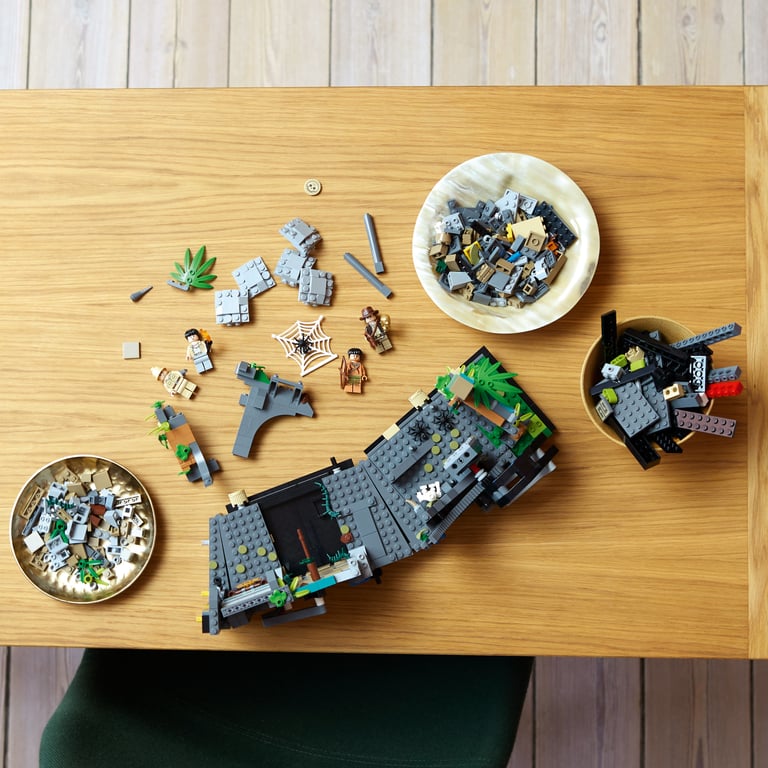 фото Блоковий конструктор LEGO Indiana Jones Храм Золотого Ідола (77015)