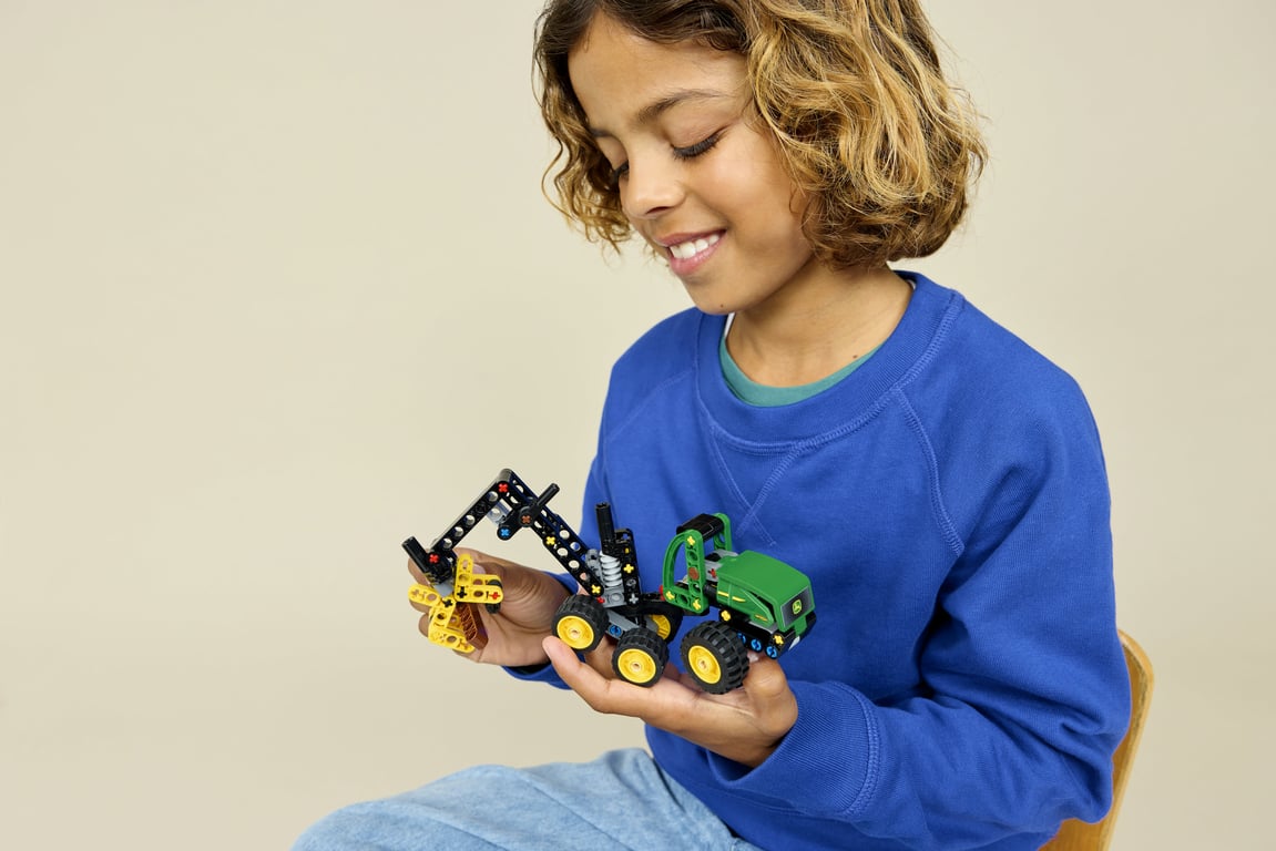 LEGO Technic Harwester kołowy John Deere 1470H