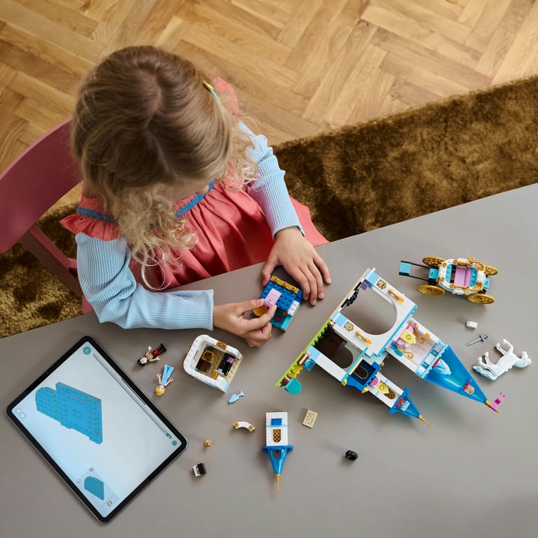 фото Блоковий конструктор LEGO Disney Princess Замок Попелюшки й карета (43275)