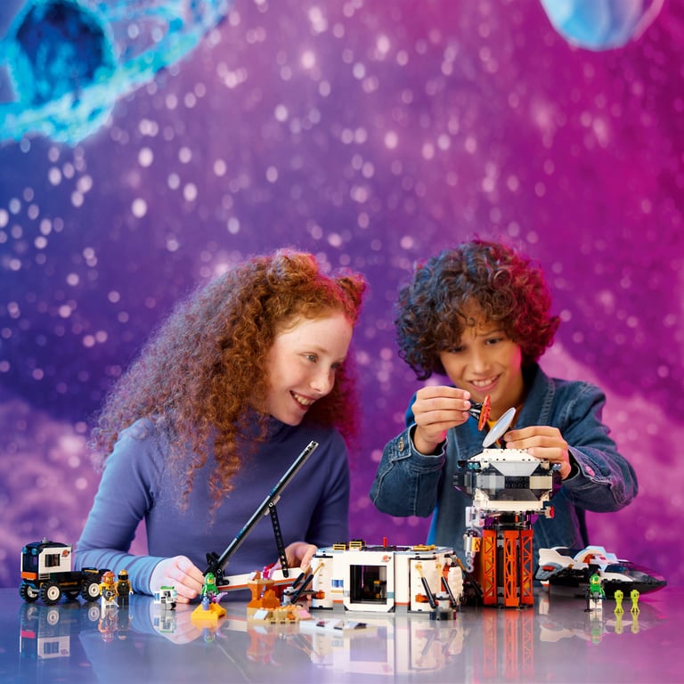 фото Блоковий конструктор LEGO City Космічна база й стартовий майданчик для ракети (60434)