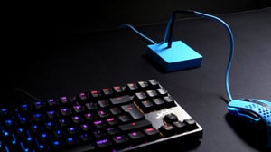 CHERRY XTRFY B4 Biurko Uchwyt na kabel Niebieski 1 szt.