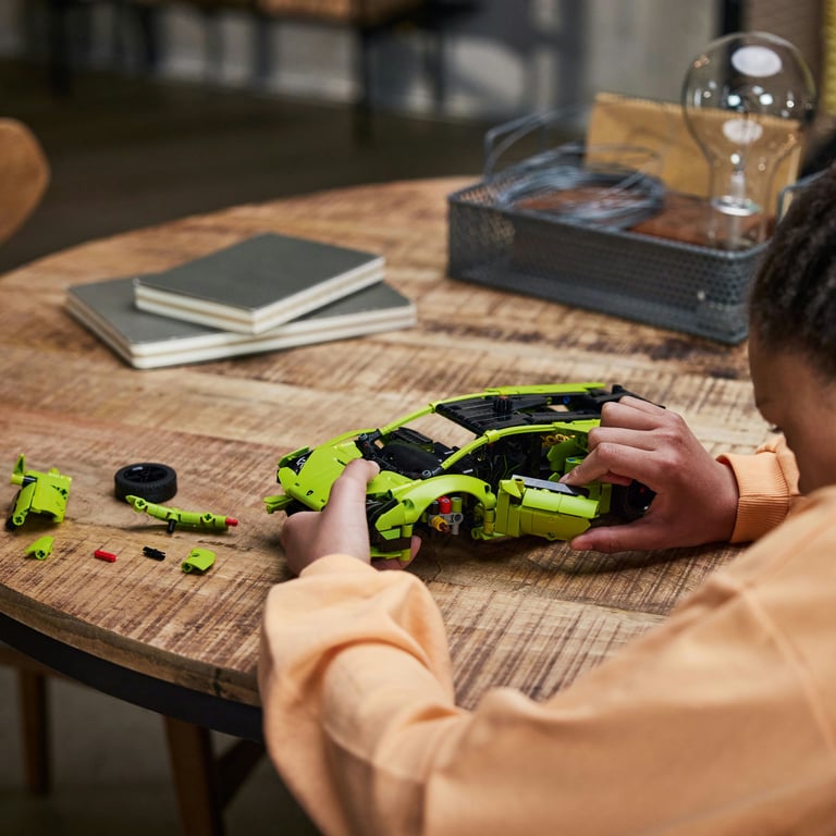 фото Авто-конструктор LEGO Technic Lamborghini Huracan Tecnica (42161)