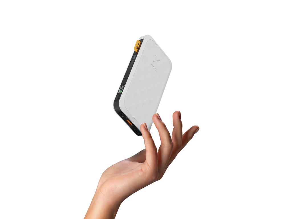 фото Зовнішній акумулятор (павербанк) Xtorm Fuel Series 5 20W 10000 mAh White (FS5100)