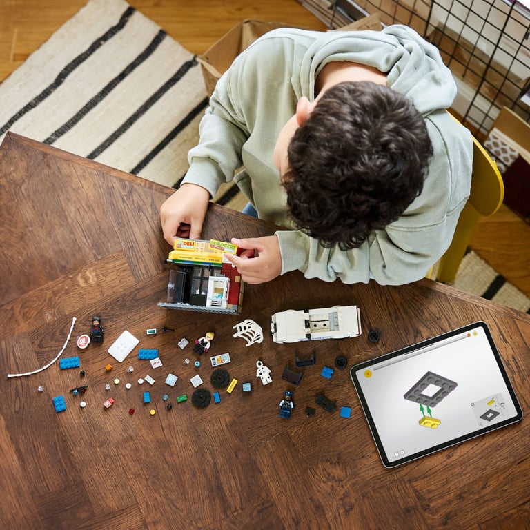 фото Блоковий конструктор LEGO Super Heroes Всесвіт-павук: Майлз Моралес проти Плями 375 деталей (76311)