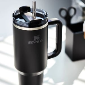 Stanley 1913 Quencher H2.0 Flowstate Tumbler 1180 ml Czarny